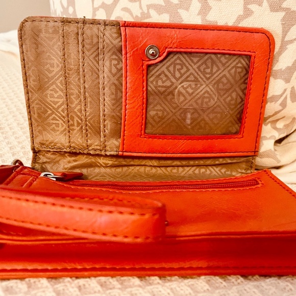 Relic Orange Clutch‎ with Wristlet and Zipper Closure - Picture 3 of 4
